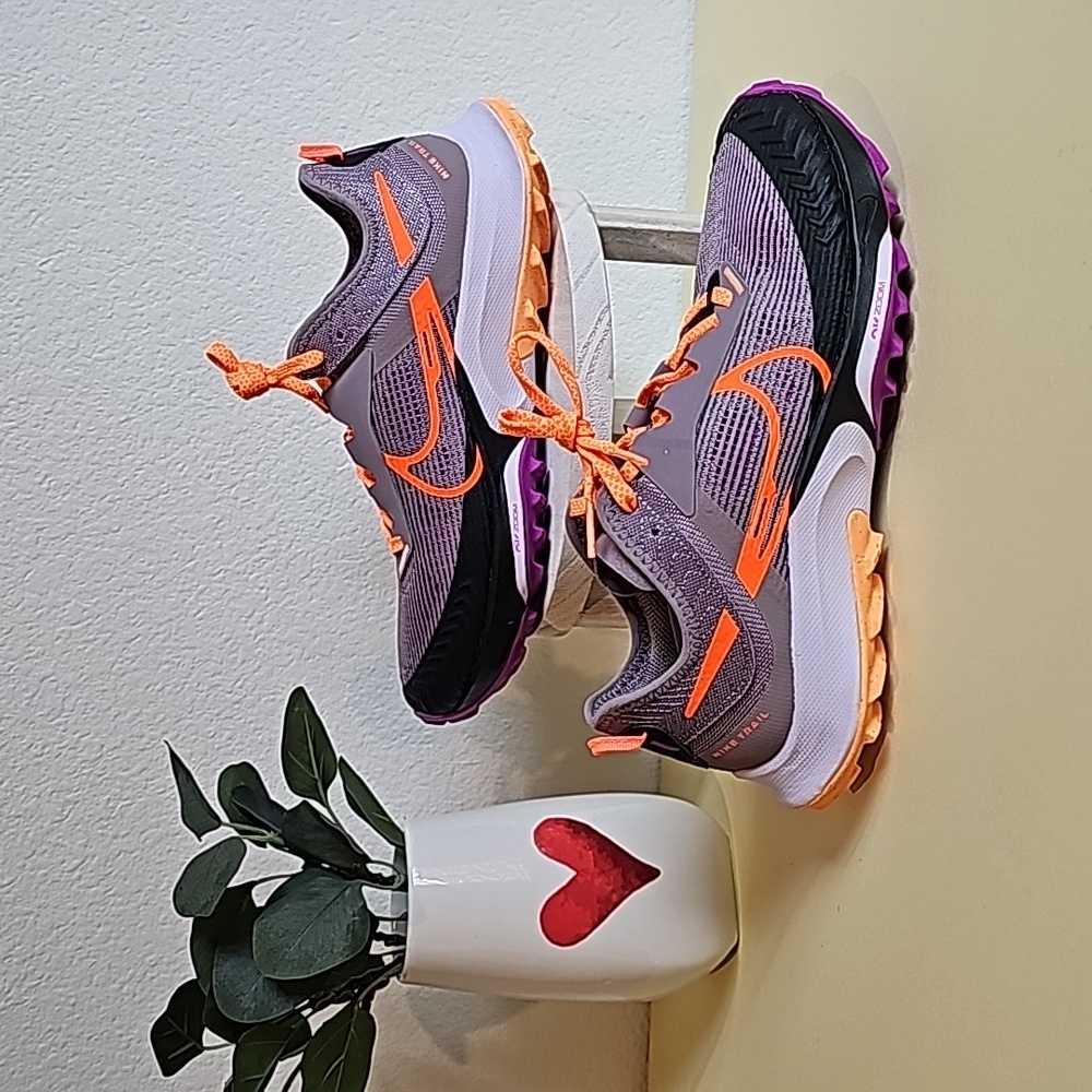 Nike Kiger 8 Women's Trail Running Shoes